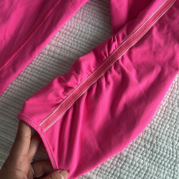 Lululemon hot pink cropped leggings with mesh side stripe and rouching- - Picture 7 of 9